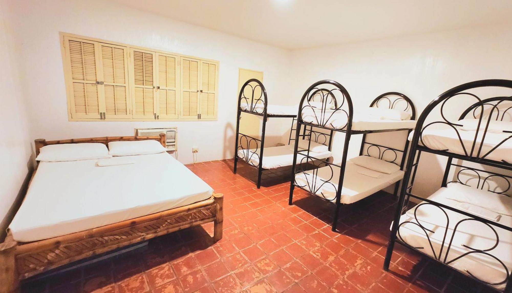 White House, Batangas Lian Exterior foto