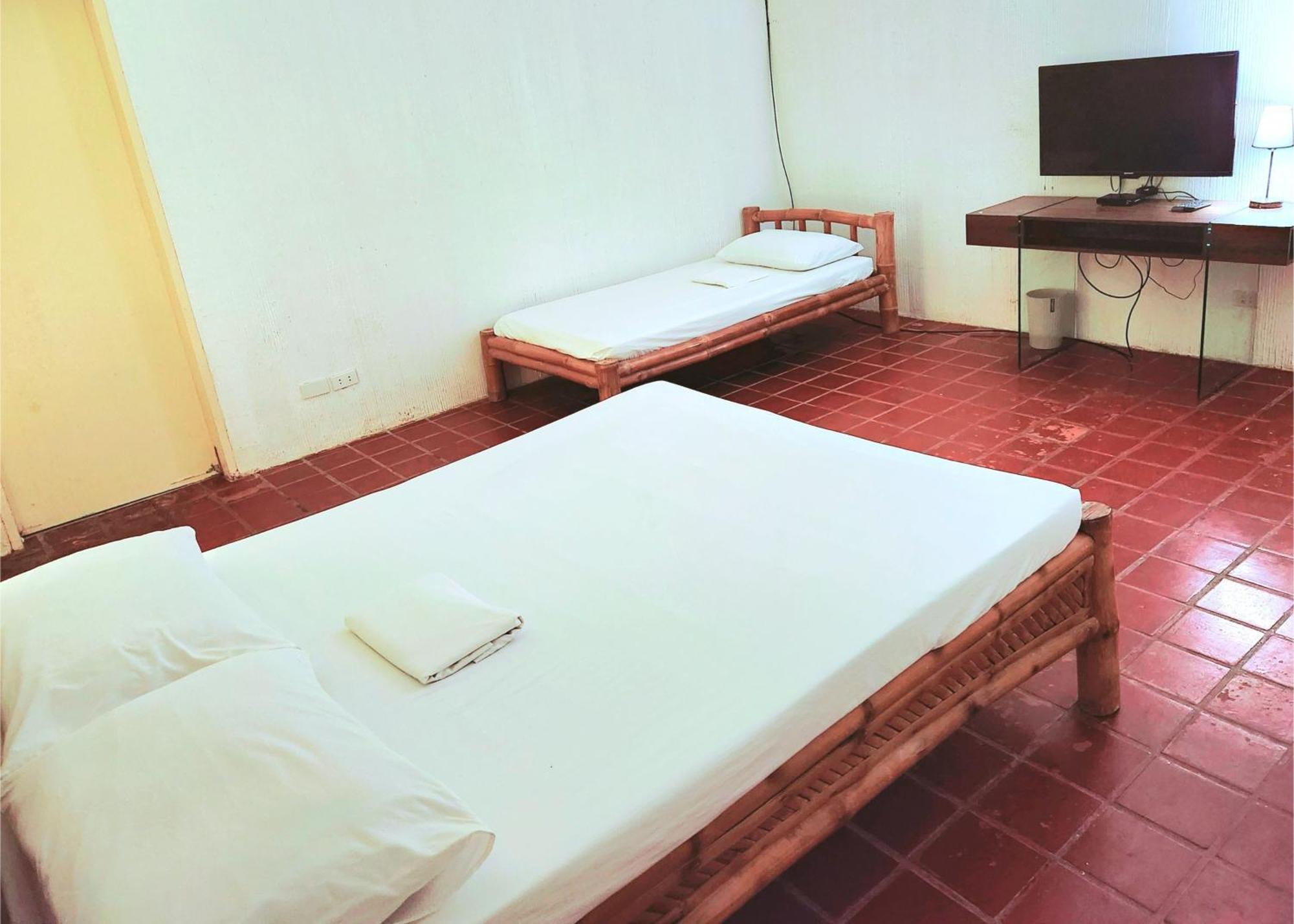 White House, Batangas Lian Exterior foto
