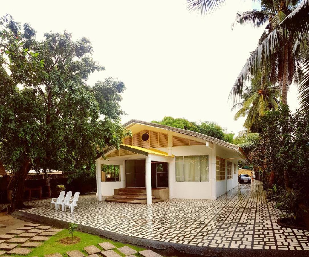 White House, Batangas Lian Exterior foto