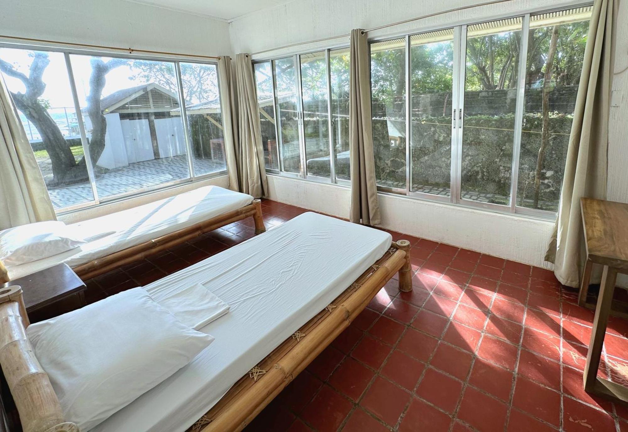 White House, Batangas Lian Exterior foto