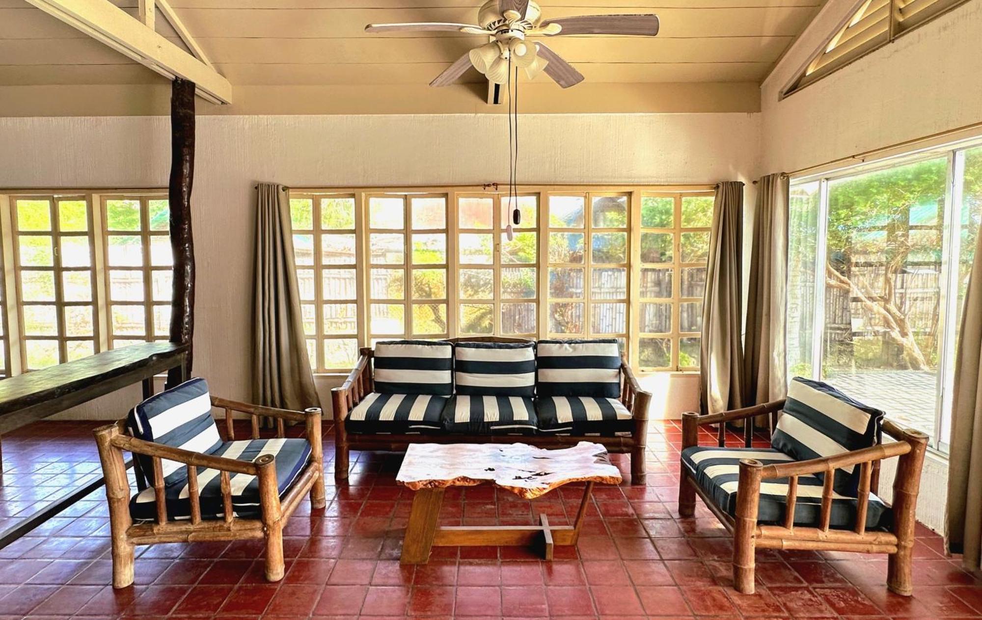 White House, Batangas Lian Exterior foto