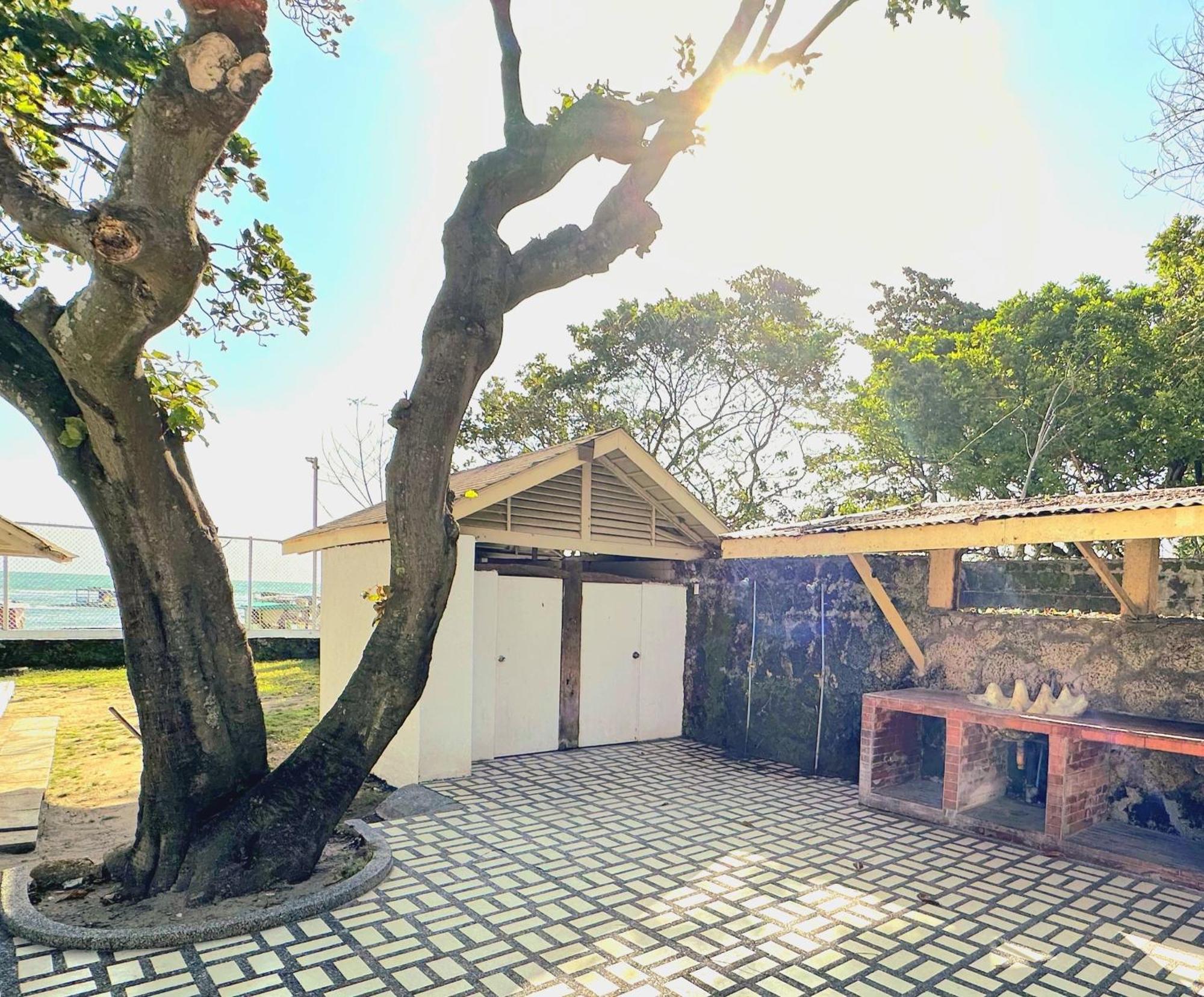 White House, Batangas Lian Exterior foto