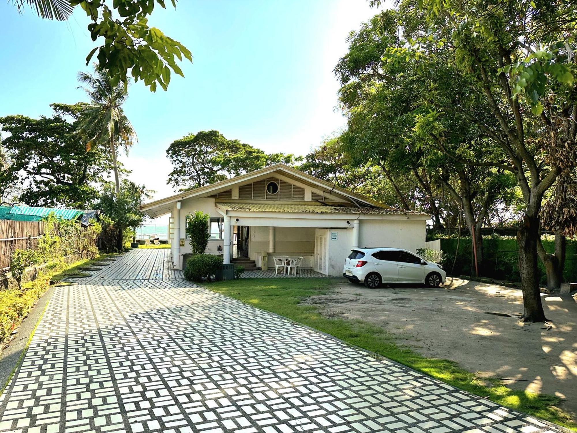 White House, Batangas Lian Exterior foto