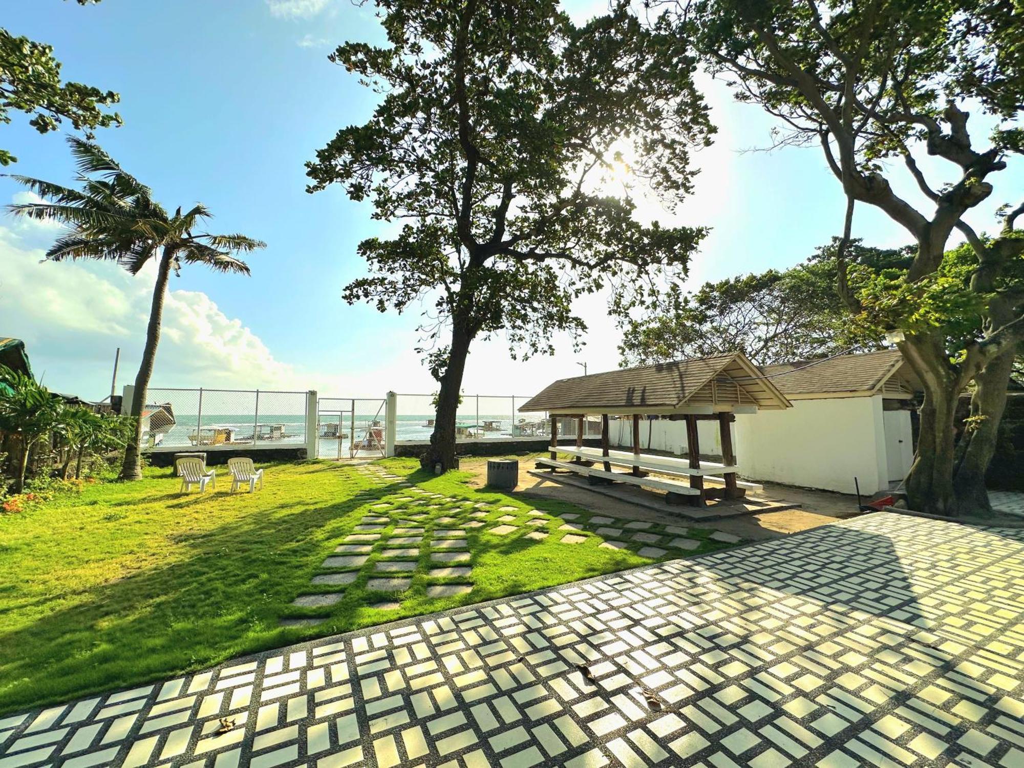White House, Batangas Lian Exterior foto